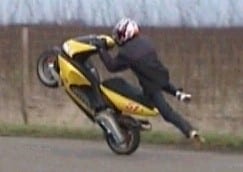 Apriliaspecial wheelie hu